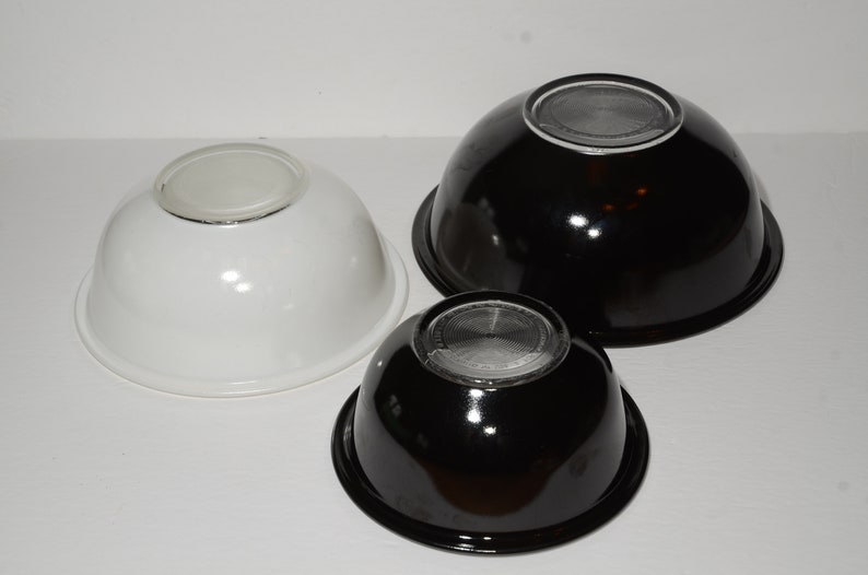 PYREX clear bottom Vintage Mixing Bowl Vintage Pyrex White Mixing Serving Baking Dish Black and white Clear Glass Black Set of 3