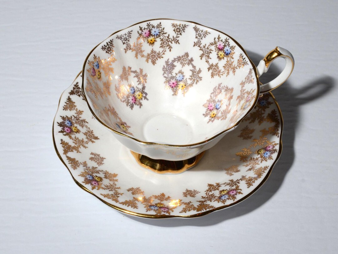 食器 Anne QUEEN ANNE Bone China Gold Chintz Gold and Tiny Floral Tea Cup and