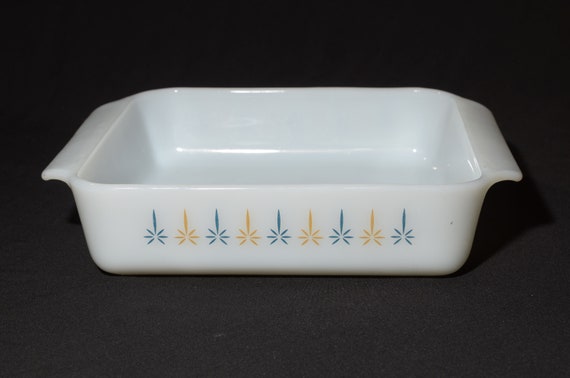 Vintage Anchor Hocking Fire King 1950/'s Candle Glow 1.5 Quart Round Baking Dish Mid Century Milk Glass Casserole Dish Atomic Age Dish