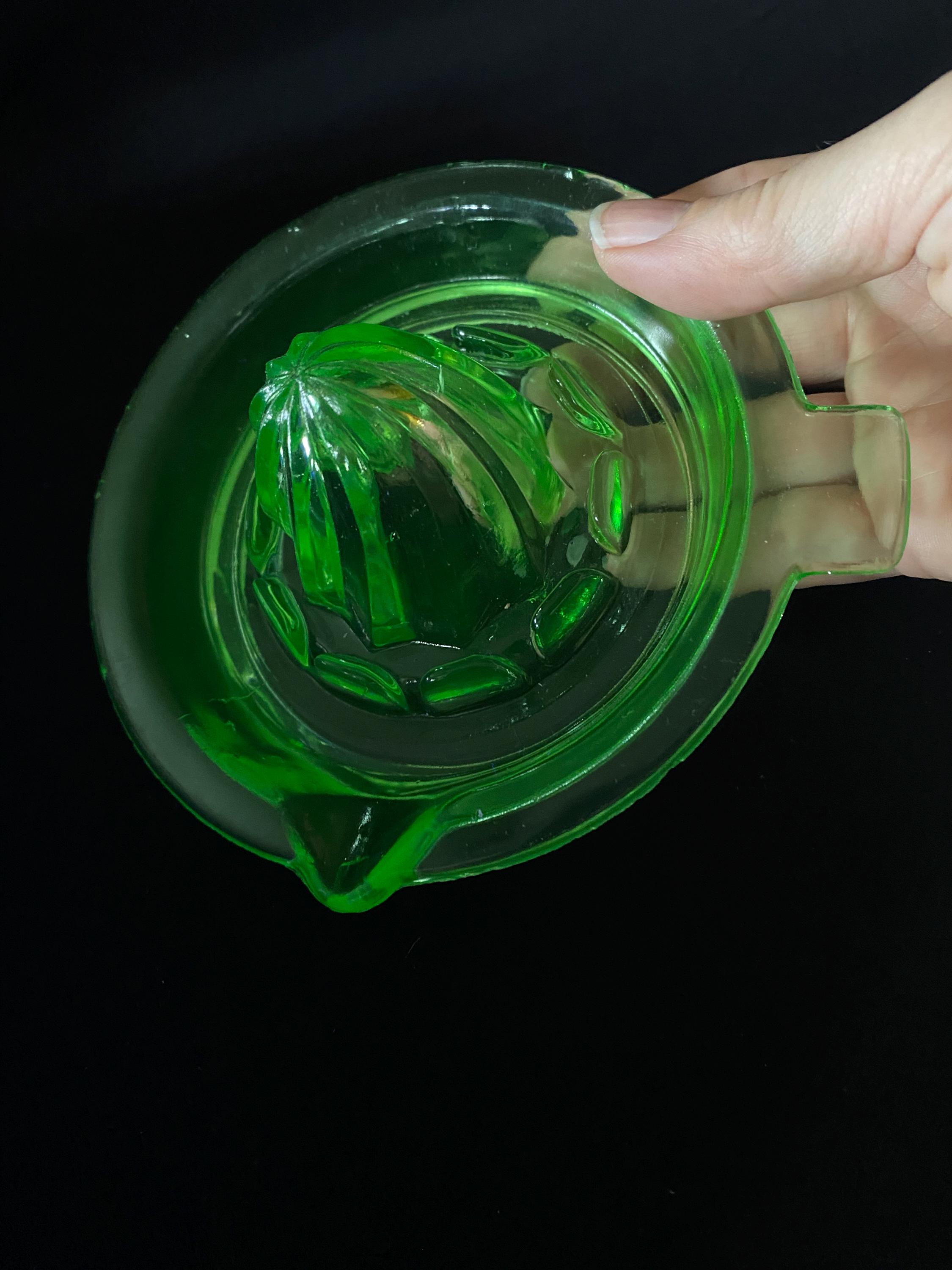 グリーン ディプレッションガラス ジュース絞り器 希少 ウランガラス製