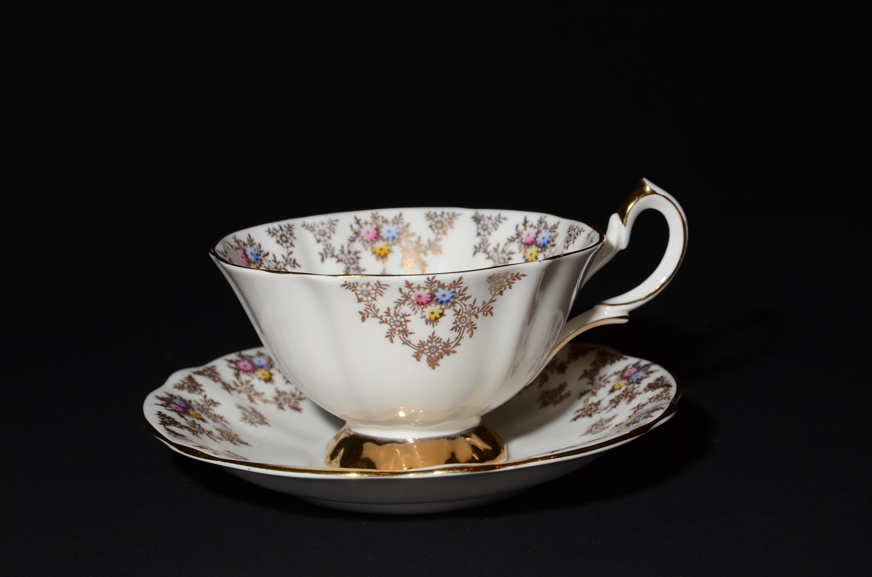QUEEN ANNE Bone China Gold Chintz Gold and Tiny Floral Tea Cup and