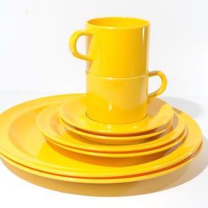 Melmac Danawares Genuine Melamine Yellow Set for 2 dinnerware set dinner plate dessert coffee cup and saucer 8 pieces Thailand