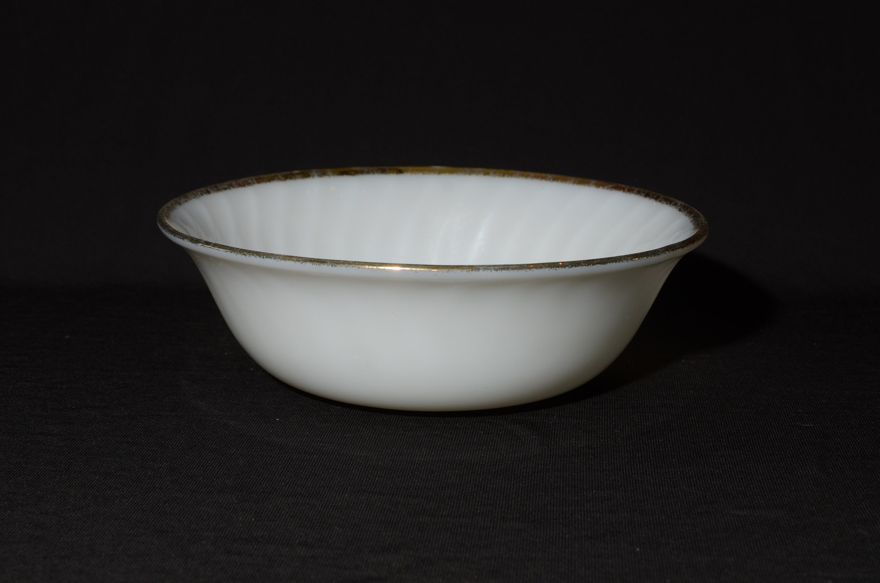 ファイヤーキング ゴールド スワール サービングボウル ヴィンテージ