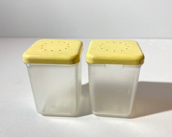 vintage salt and pepper frosted shaker square plastic pale yellow lid