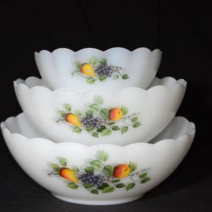 Set of 3 Beautiful serving bowl ARCOPAL Fruits de France Fruits of France vintage milk glass mixing bowl white glass opal glass grape pear