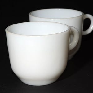 Set of 2 White HAZEL ATLAS milk glass Coffee/tea mug Coffee mug Tea Cups White Milk glass MINT Vintage Wedding A-17 mug classic