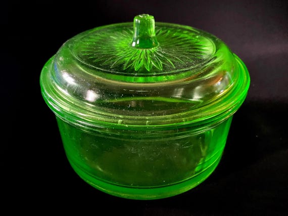 HAZEL ATLAS Grüne Depression Glas Schale mit Deckel Konfektschale Uranglas grün selten CHIPPED