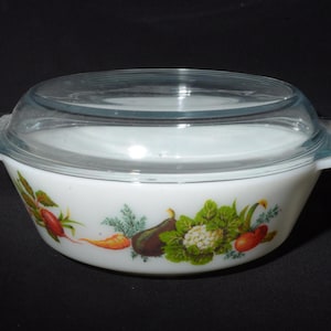 PYREX ENGLAND JAJ casserole dish Tuscan Vegetables Market Garden 513 1970s 022 1970s