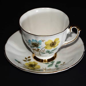 WINDSOR Bone China Teacup and saucer footed cup with matching saucer  yellow and blue flowers mint condition vintage teacup England