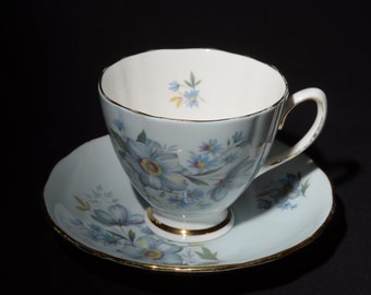 COLCLOUGH Bone China blue tea cup and saucer numbered Blue flowers Gold Rimmed Ridgway Potteries 8176 England Vintage teacup scratches