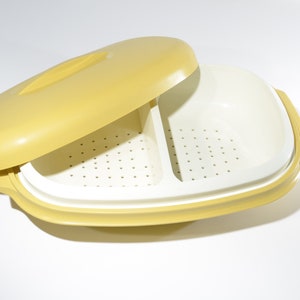 Vintage oogstgouden Tupperware-stomer gele groenterijstvulling compleet midden van de eeuw Hard plastic gemaakt in Canada 1273 1274 ot