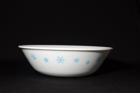 Vintage Corelle Blue Snowflakes Serving Bowl Snowflake Etsy