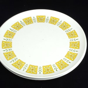 Vintage Set of 3 MELMAC Sunrise Dinner Plate 371 made in Canada floral pattern yellow and green Mid century Melamine 9 1/4&quot; SCRATCHES