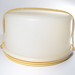 Tupperware Harvest Gold Round Cake Carrier With Handle 11 – Shop Thrift  World