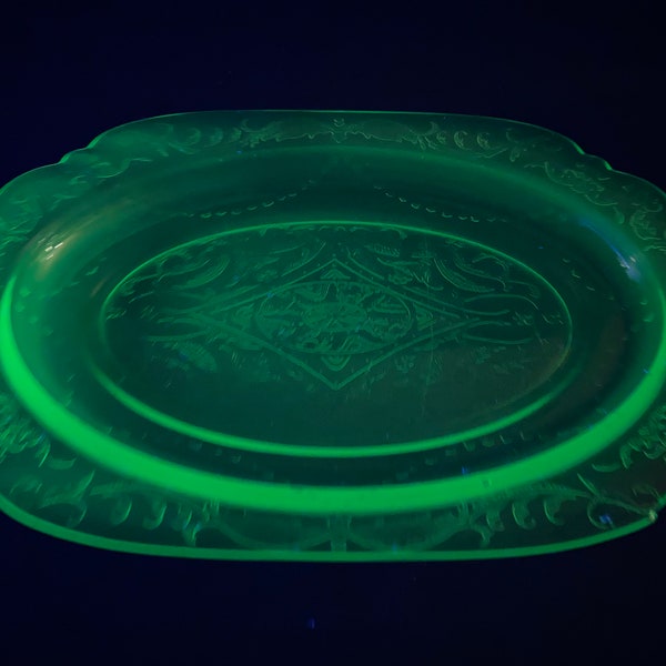 INDIANA GLASS Plato ovalado para servir de vidrio verde Madrid, de 11 1/2 pulgadas, de vidrio de uranio amarillo excelente vintage DESPORTILLADO