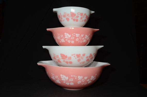 PYREX Gooseberry Set of 4 Cinderella Pink Nesting Bowls 441 to 444