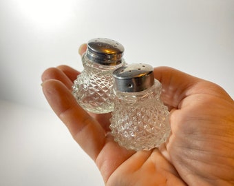 アールデコ調のとても上品なプレスガラスの塩コショウ入れ - Etsy 日本