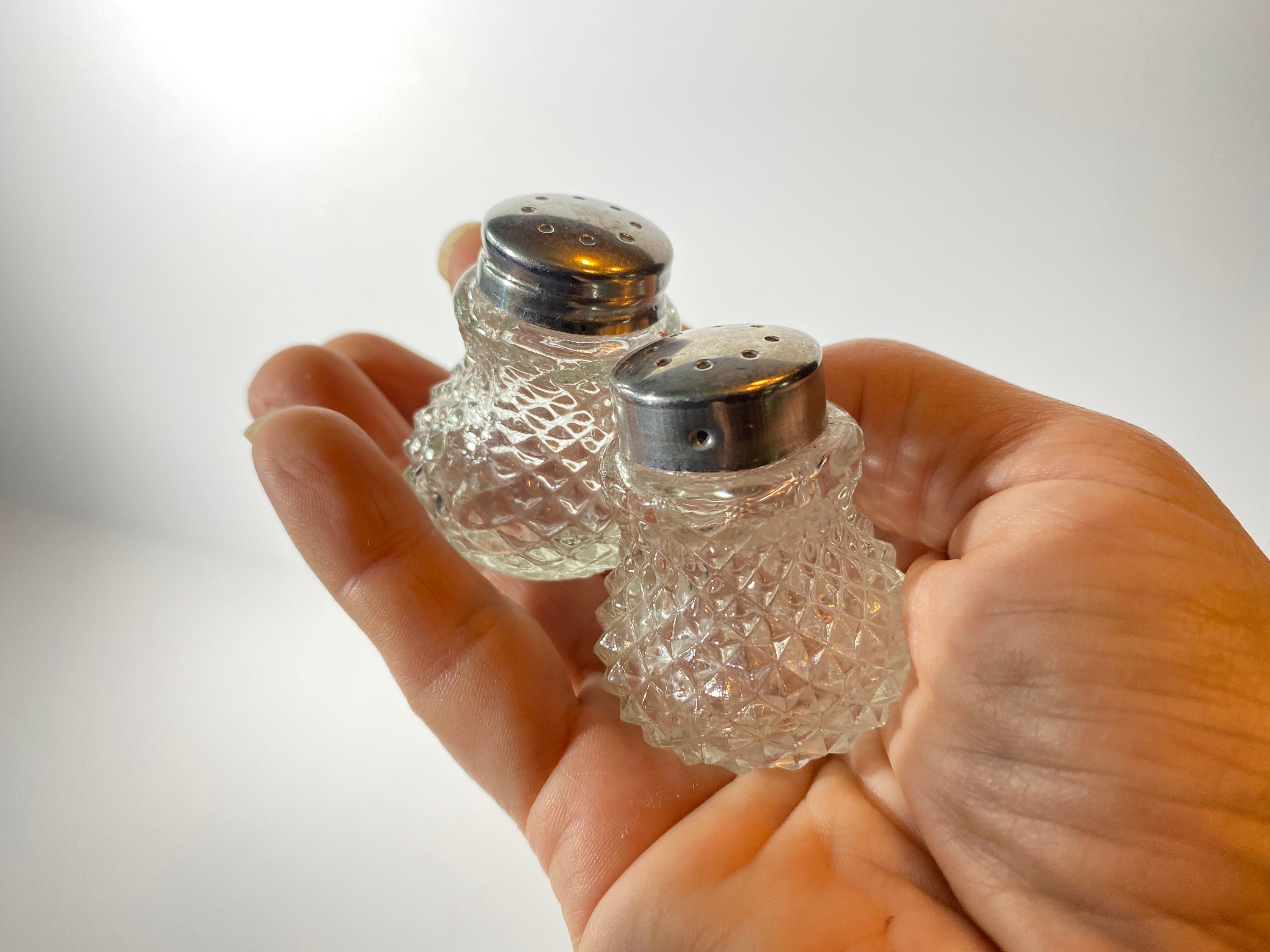 Vintage Diamond Cut Glass Small Salt and Pepper Shaker Set 1 1/2 Tall Mid  Century Tableware Silver Lids -  Denmark