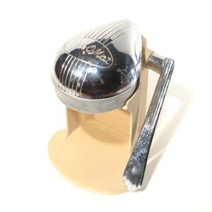 Vintage Rival Juice-O-Mat manual juicer Chrome beige Mid century handle retro barware fonctionnal