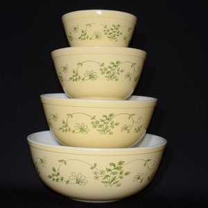 PYREX Shenandoah Wintergreen Set of 4 bowls Complete set Vintage Pyrex Mixing Bowl Set Vintage Floral pattern pale yellow green ot
