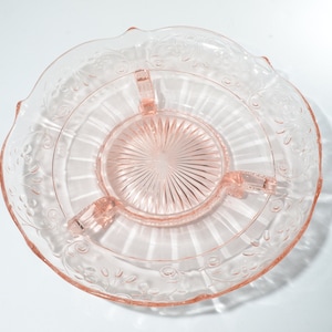 Rosa Depression Glas Armreif Rose von Lancaster 11 Zoll flache runde Schale Vintage gekräuselten Wellenrand Mittelstück Braut 3-Zehen