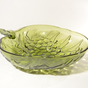 Vintage Indiana Glass Olive Green large serving bowl salad fruit Iridescent raised grape Candy dish leaf excellent condition