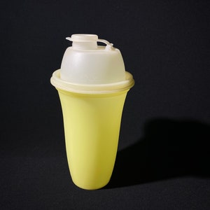 Vintage TUPPERWARE 844-3 yellow Container Drink Mixer Water Bottle Seal w/cap/flip top lid pour spout retro