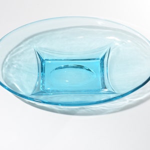 Plato para servir vintage de vidrio turquesa azul Hazel Atlas ovalado con diseño Capri de mediados de siglo, plato para dulces colonial, plato para banana split