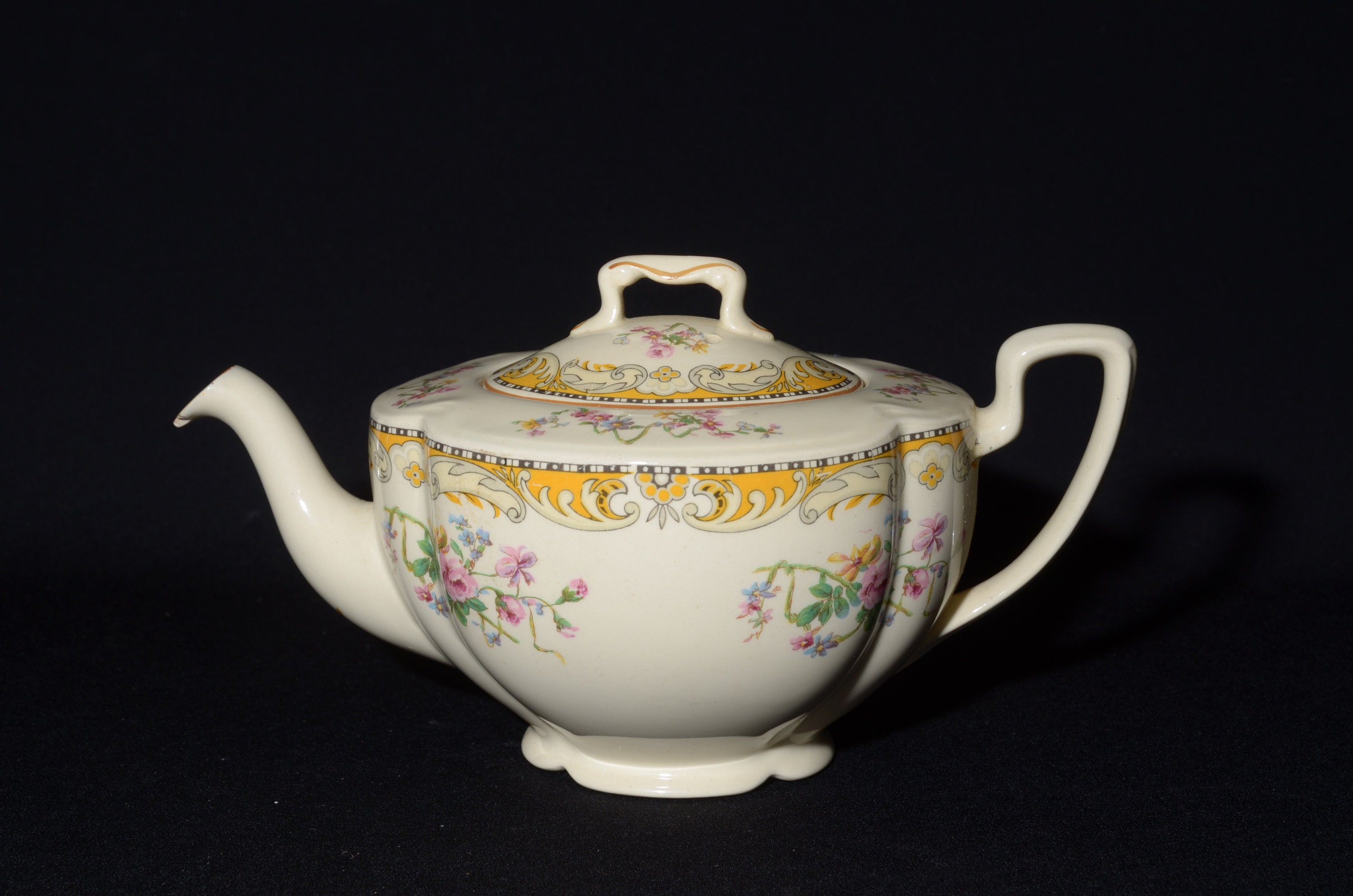 Vintage Victorian Brittany Johnson Brothers Johnson Bros Teapot