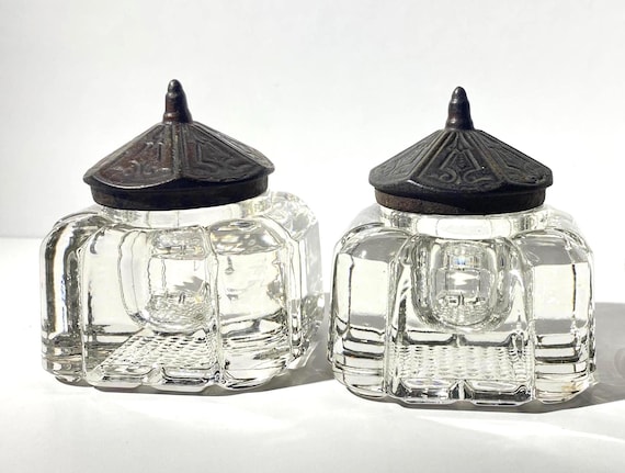 アンティークインク壺ガラスインクボトル2個セット、金属製上蓋付き