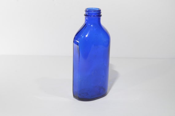 Amazon.com: BULK PARADISE Small Blue Vintage Glass Bottles with Corks, Mini  Vases, Decorative, Potion, Assorted Design Set of 12 pcs, 4.6 Inch Tall  (11.43cm), 1.4 Inch Wide (3.56cm) : Home & Kitchen