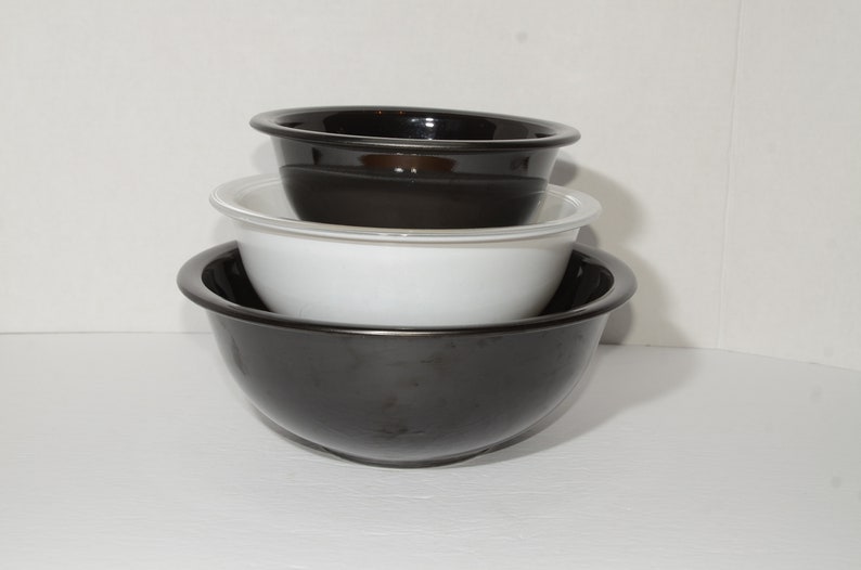 PYREX clear bottom Vintage Mixing Bowl Vintage Pyrex White Mixing Serving Baking Dish Black and white Clear Glass Black Set of 3