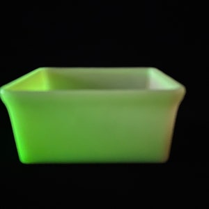 McKee Depression Glass  Custard fridgie vintage refrigerator dish uranium glass fleabites to the inside rim serving dish