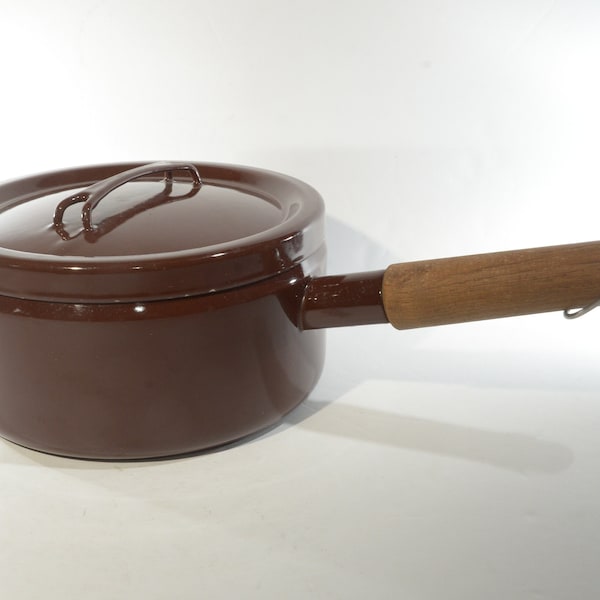 Enamel Arabia Finel casserole dish pot covered lid wood handle brown mid century 1950s retro Dansk style Seppo Mallat