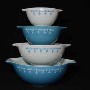 Light Blue Mixing Bowls with Lids - Set of 4