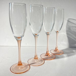 Set of 4 Pink Stem Champagne Flutes Wine Glasses footed drinking Barware almost 9 inches tall Luminarc France Cristal D&#39;Arques