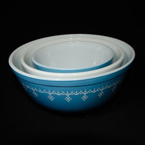 PYREX Snowflake Blue Set of 3 Bowls 401, 402 and 403 Vintage Pyrex ...