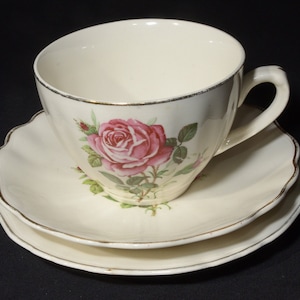 J&G MEAKIN Sol Teacup and saucer with dessert plate pink cabbage rose Vintage Trio scalloped edge tea cup  391413