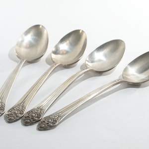 Set of 4 1881 Rogers ONEIDA Plantation Silverplate (ON131) flatware youth spoon Set 5 1/8&quot; stainless mid century cutlery spoon