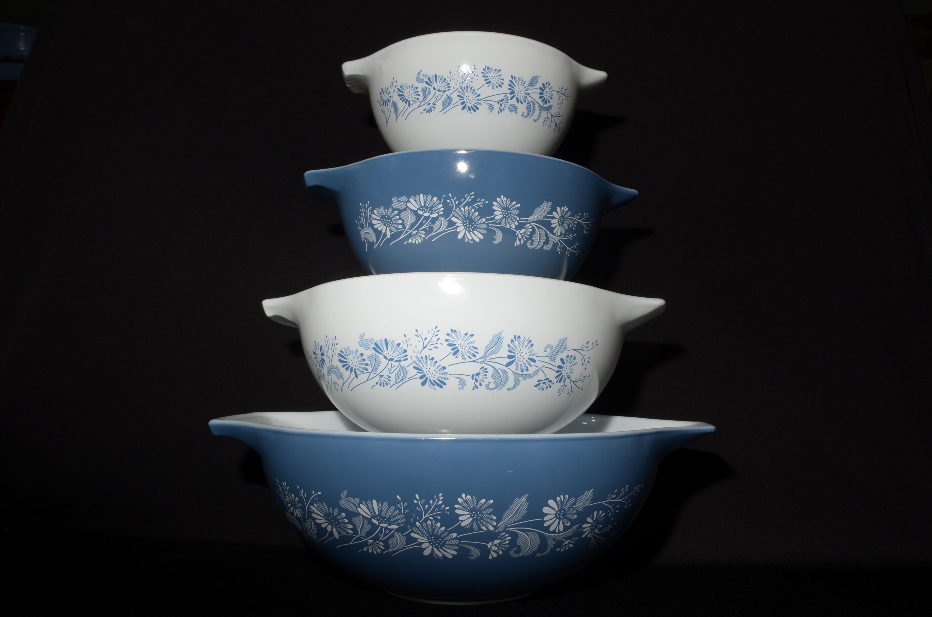 Set of Four Nesting Pyrex Blue Mixing Bowls – Portland Revibe