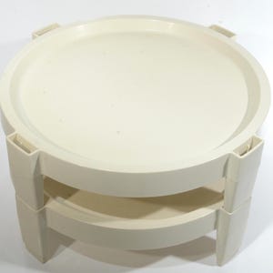 2er Set Vintage TUPPERWARE 1866 Almond Divide A Rack Platzsparendes Stapelbares Kuchenregal Cake Taker Picknick Potluck ap Made in den USA