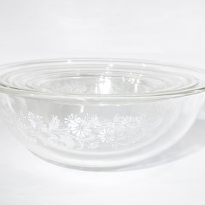 4er Set PYREX Kolonialnebel weiße Spitze Rührschüsseln WONDERFUL Zustand Vintage Pyrex Klare Pyrex Blumen Gänseblümchen