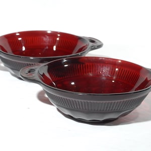 Set di 2 ciotole per bacche in vetro rosso vintage, Coronation Royal Ruby Depression, Anchor Hocking Glass, diametro 4 1/2".