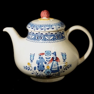 Johnson Brothers Hearts and Flowers Staffordshire Teapot Coffee pot Old granite England Ironstone vintage 5 cup