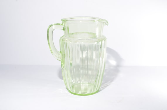 ヴィンテージウランガラスグリーンジャグ ／ ピッチャー