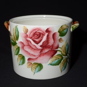 Vintage Regal Rose ESD koektrommel met handvat zonder deksel jaren 50 keuken Japan bloemen handgeschilderd reliëf 6971 keramische bus