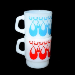 Set med 2 Fire King Vintage Red Loops mjölkmugg i glas, kaffemugg med D-handtag, tekopp, stapelbar samlarobjekt från 1970-talet, Atomic 237 ml, tillverkad i USA