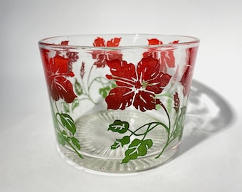 Secchiello o ciotola per il ghiaccio tropicale vintage. Fiore rosso retrò con fogliame verde. Bar Ware in vetro trasparente, ibisco di metà secolo.