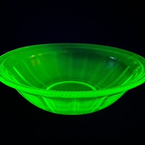 Federal Glass Vintage Colonial Fluted Rope Green depression glass bowl 7 1/2 inches green depression Uranium Glass vaseline glass