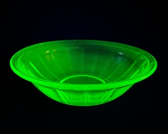 Federal Glass Vintage Colonial Fluted Rope Green depression glass bowl 7 1/2 inches green depression Uranium Glass vaseline glass